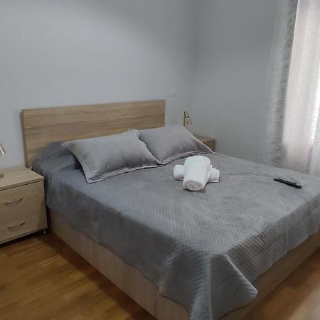 Dr. J. Spon Apartment نافبكْتوس المظهر الخارجي الصورة