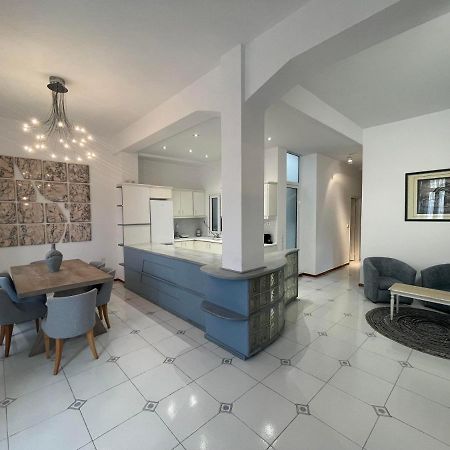 Dr. J. Spon Apartment نافبكْتوس المظهر الخارجي الصورة