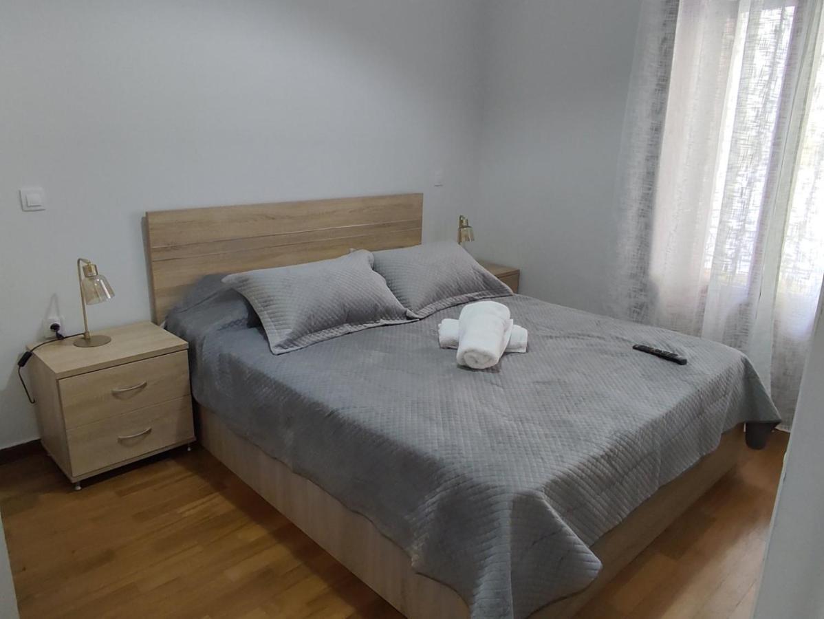 Dr. J. Spon Apartment نافبكْتوس المظهر الخارجي الصورة